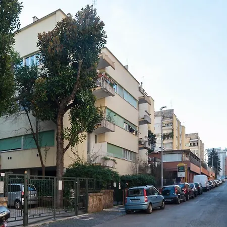 Guesthost - San Pietro Cozy With Terrace! Apartamento *