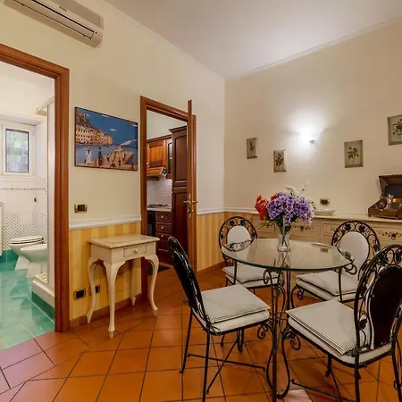 San Pietro Cozy With Terrace! شقة *